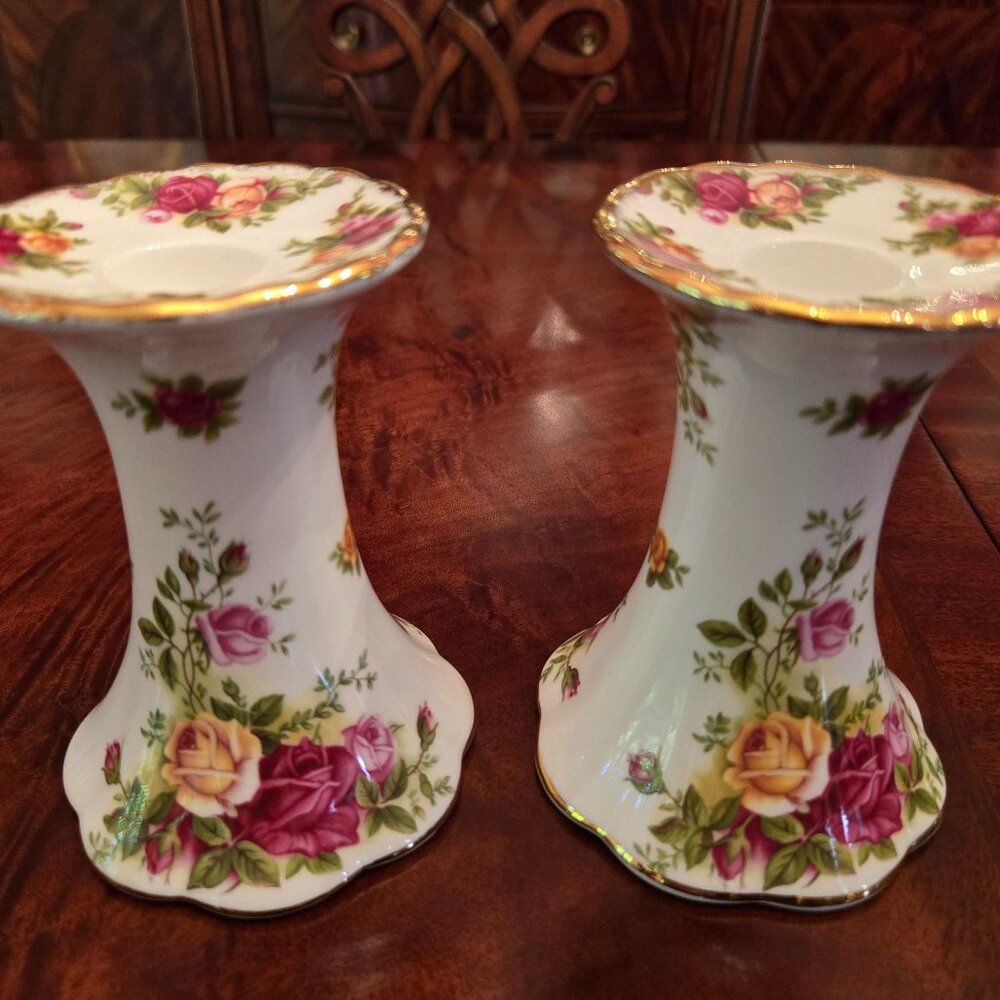 *ROYAL ALBERT OLD COUNTRY ROSES* Pair of Montrose Candlesticks/Candle Holders